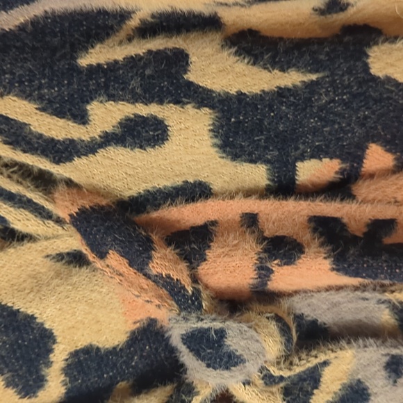 Coco and Carmen ruana - Picture 4 of 4